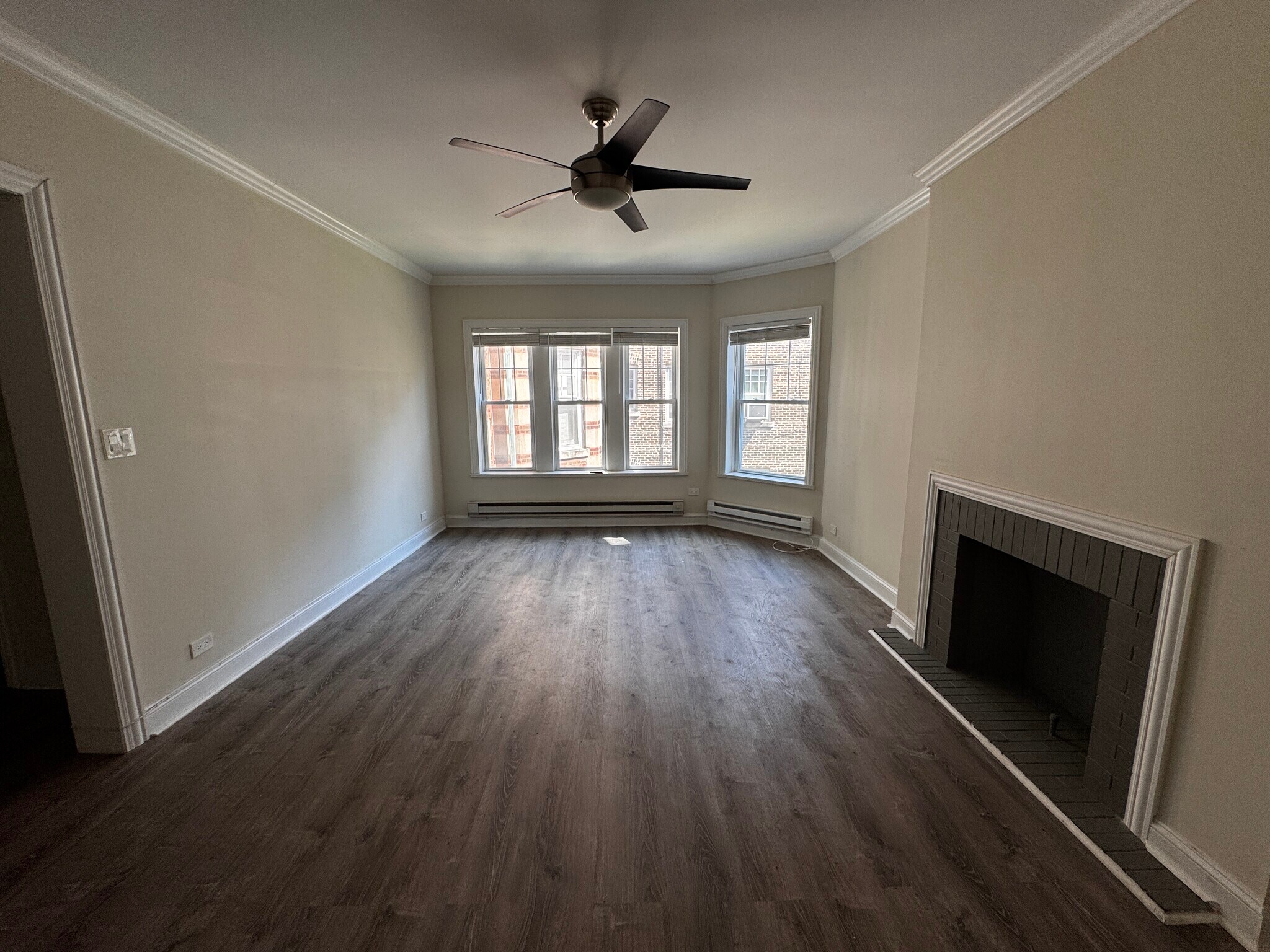 Building Photo - 321 Kedzie St