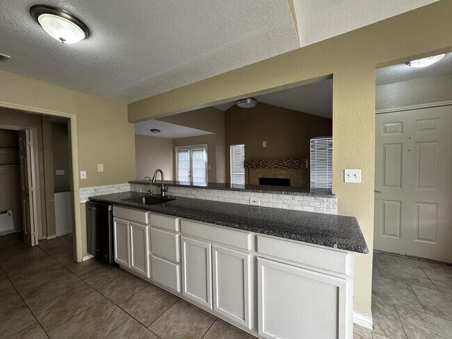 Building Photo - 3611 Monclave Dr