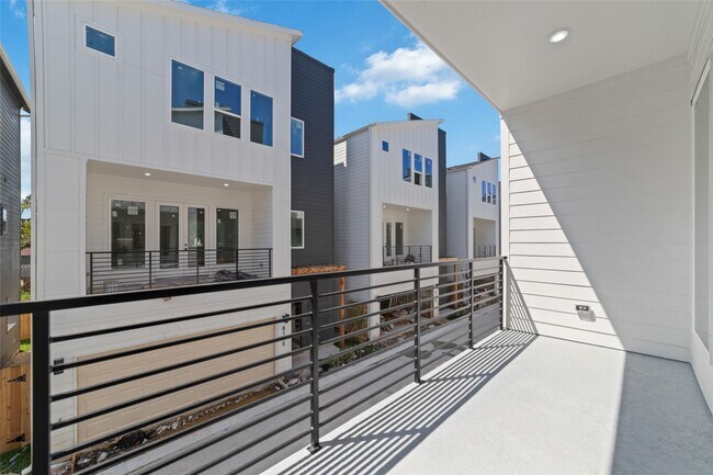 Building Photo - 810 Elkhart St