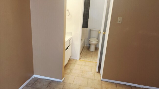 Building Photo - 12511 Ashford Meadow Dr