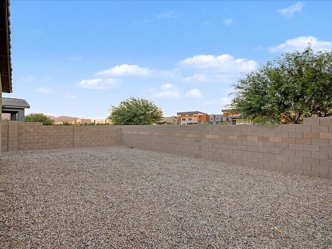Building Photo - 4 Bedroom, 3 Bathroom