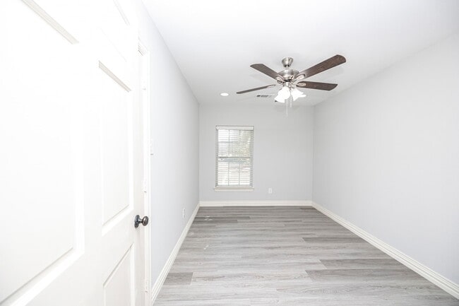 Building Photo - 9910 Dalrock Rd