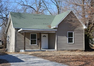 Building Photo - 2 Bedroom home, UPDATED
