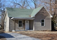 Building Photo - 2 Bedroom home, UPDATED