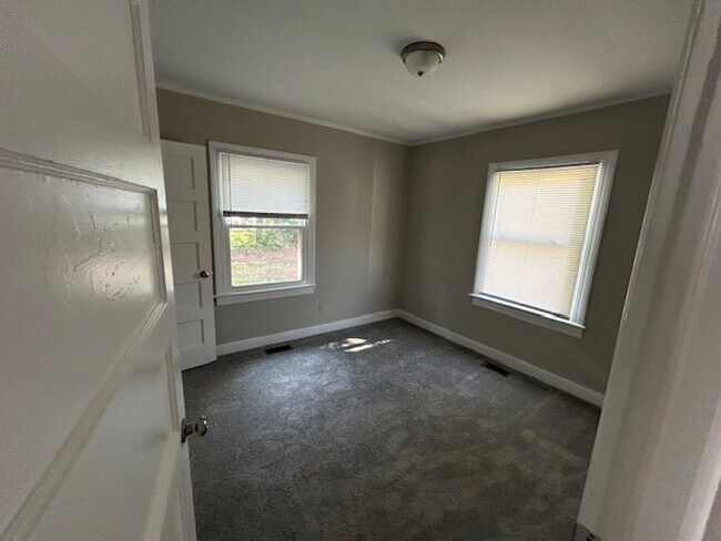Building Photo - One Month Free Rent with 2 Year Lease! 3 B...