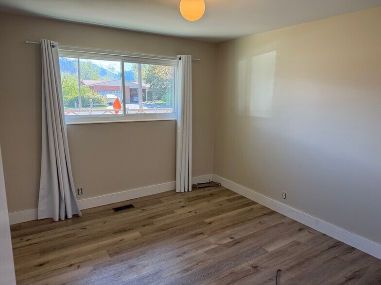 Building Photo - 2373 N 1200 E