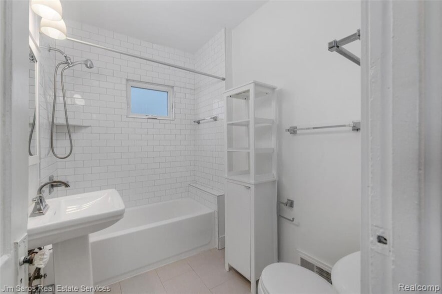 Building Photo - 1322 Wayburn St