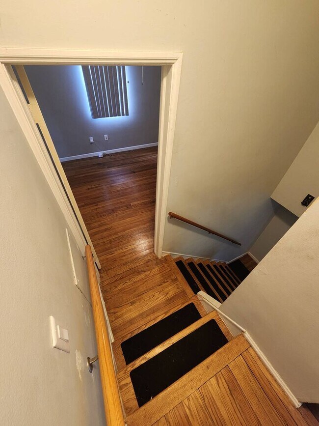 Building Photo - Charming 3-Bedroom Property in Prime Location