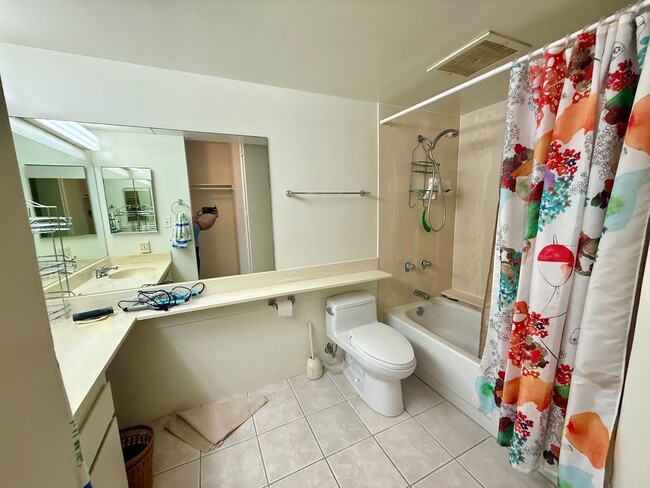 Building Photo - 2 bedroom 2 bath Condo in Regency Park on ...