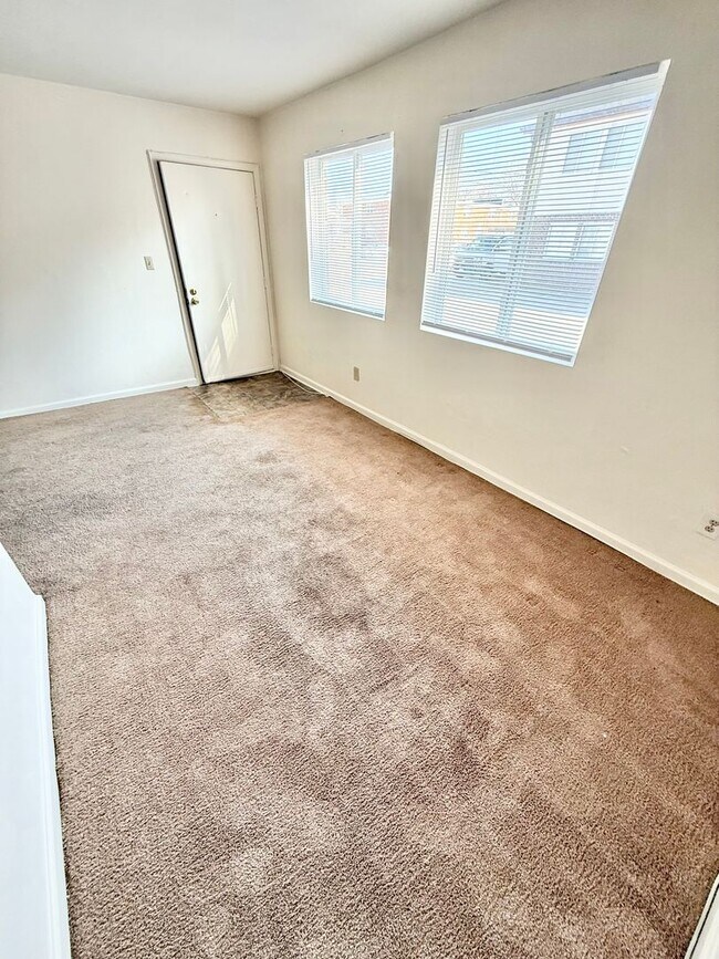Building Photo - ** Rent ready 1/2 OFF 1st month!!! 1 bedroom near military base