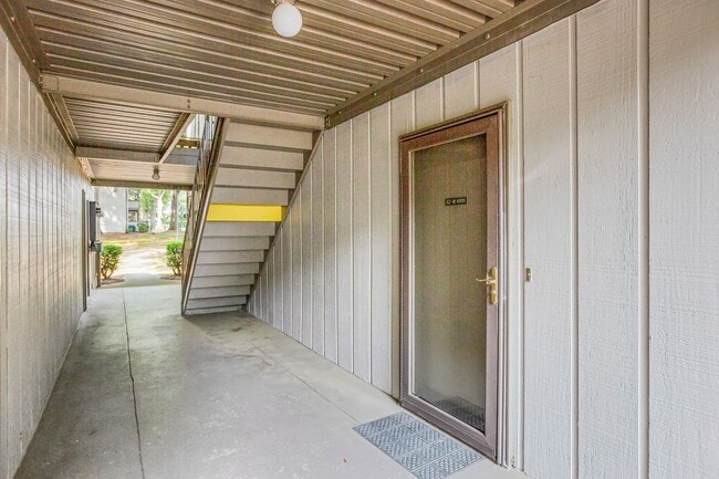 Building Photo - Furnished 1-Bedroom Condo with Modern Updates in Winston-Salem