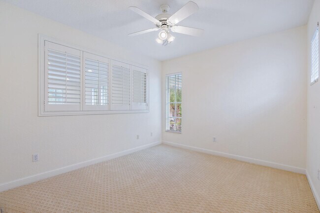 Building Photo - 1058 Vintner Blvd