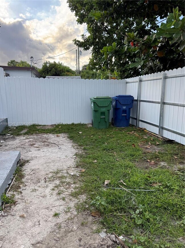 Building Photo - 555 NW 100th Terrace