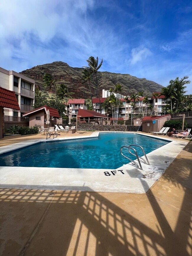 Building Photo - 2bdrm 1bth 1pkg located in Beautiful Makaha Valley Plantation