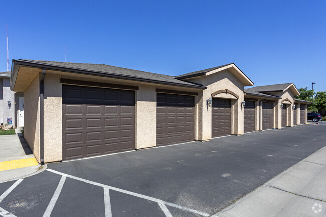 Garages - The Fountains at Alluvial