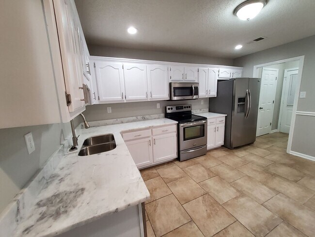 Building Photo - 647 S Sanga Rd