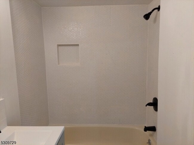 Building Photo - 138 Watchung Ave