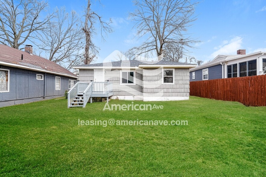 Building Photo - 610 16th Pl SW