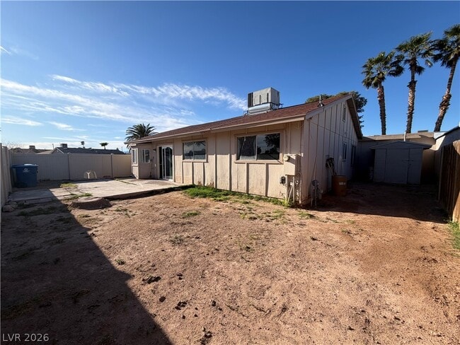 Building Photo - 5971 Vía Capri Dr