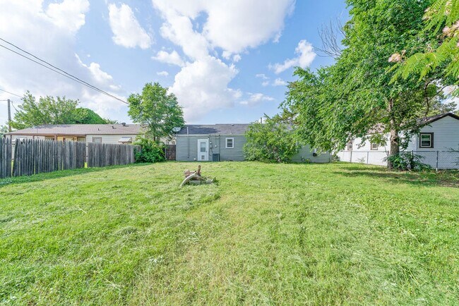 Building Photo - Pre-Leasing for July 2025!