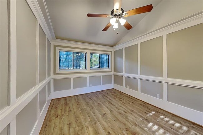 Building Photo - 355 Elbe Dr