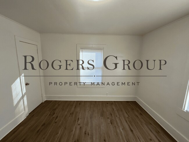 Building Photo - 836 Lamb St