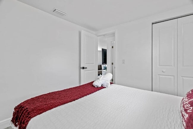 Building Photo - The peaceful place