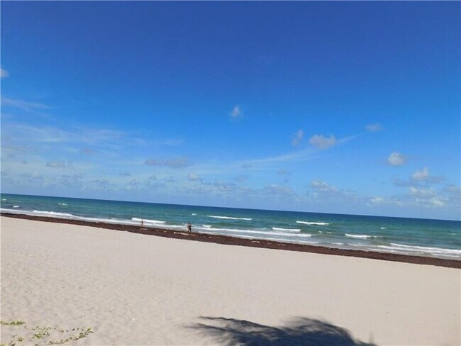 Building Photo - 3001 S Ocean Dr