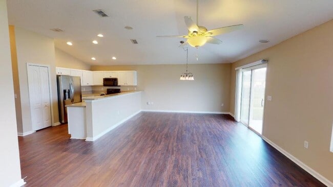 Building Photo - 77420 Cobblestone Dr