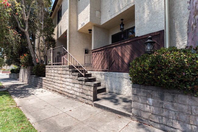 Building Photo - 12119 Rochester Ave