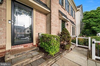 Building Photo - 705 Shippen Dr