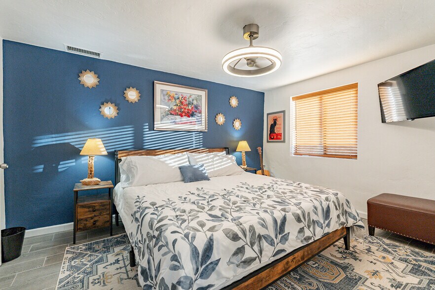 Master bedroom - 227 E 24th St