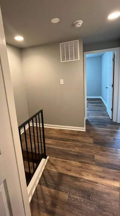 Building Photo - 3 Bedroom Townhome