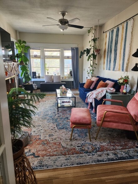 Living room - 724 N 19th St