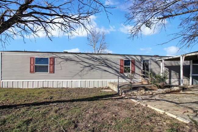 Building Photo - 1310 FM 487