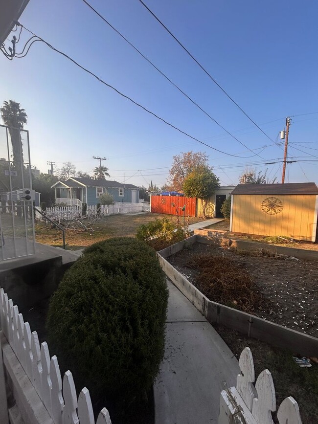 Building Photo - Cute home for rent in Lemoore!