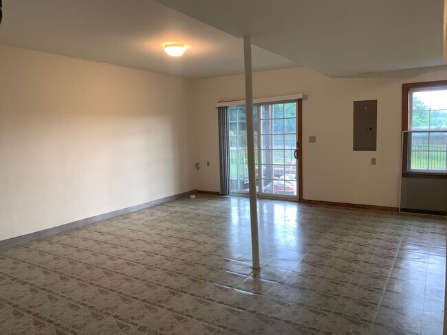 Building Photo - Don't Miss Out On This New Cumberland Town-Home For Rent, 3 Stories/3 Bedrooms/2.5 Bathroom In We...