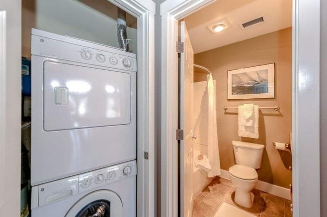 Building Photo - Beautiful Downtown Condo in Tacoma