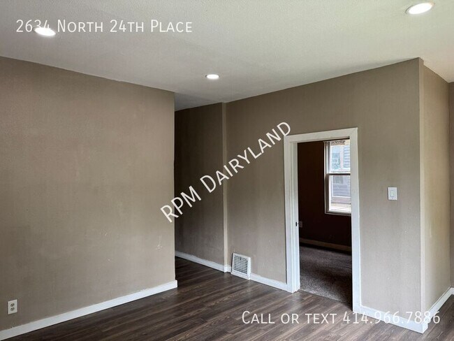 Building Photo - 2634 N 24th Pl