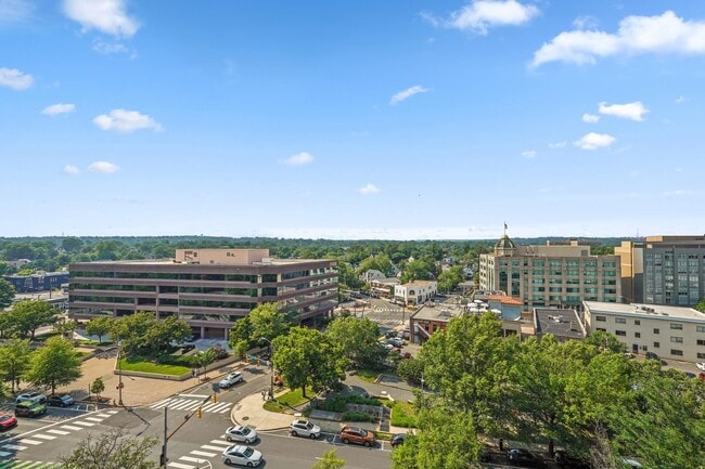 Building Photo - 2400 Clarendon Blvd