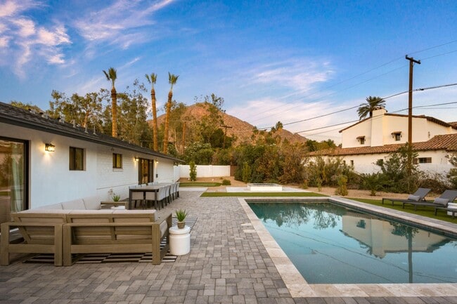 Building Photo - 4633 N 49th Pl