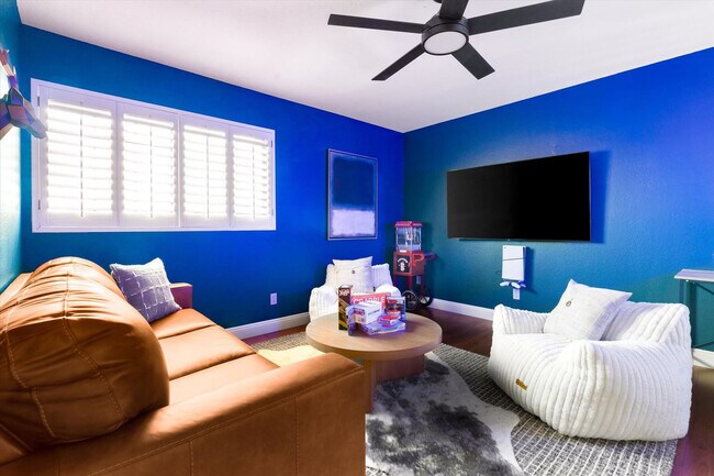 Primary Photo - 5604 E Beverly Ln