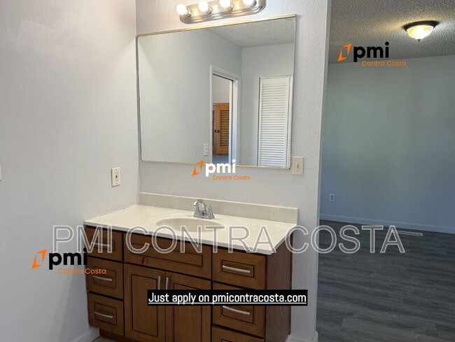 Building Photo - 1608 Norine Dr
