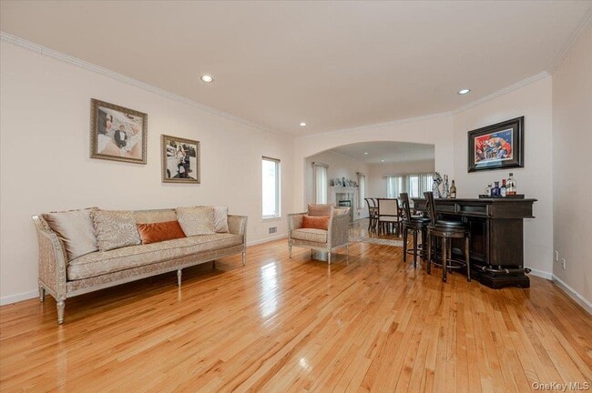 Building Photo - 11 Drury Ln