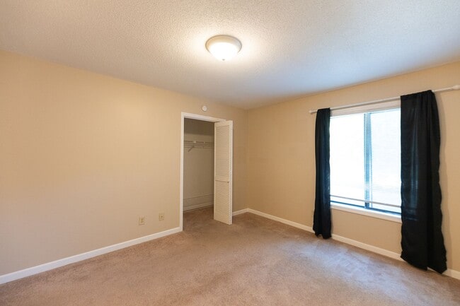 Building Photo - 185 Forest View Dr