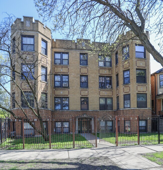 Primary Photo - 4254 N Clark St