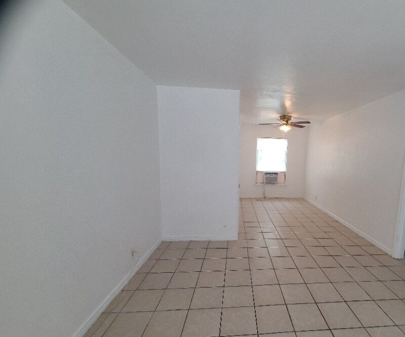 Building Photo - 641 Robinson St