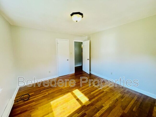Building Photo - 1405 Glenside Dr