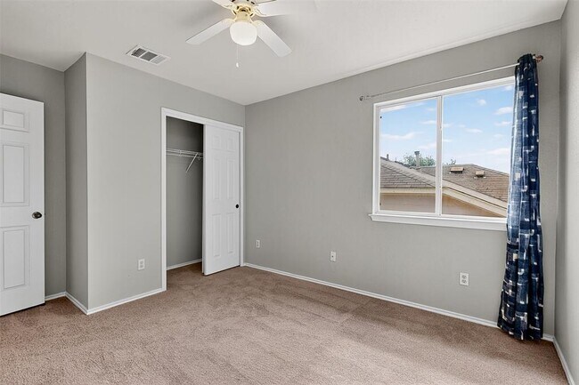 Building Photo - 319 Bandstand Ln