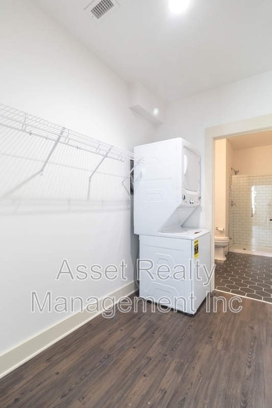 Building Photo - 1110 Franck St